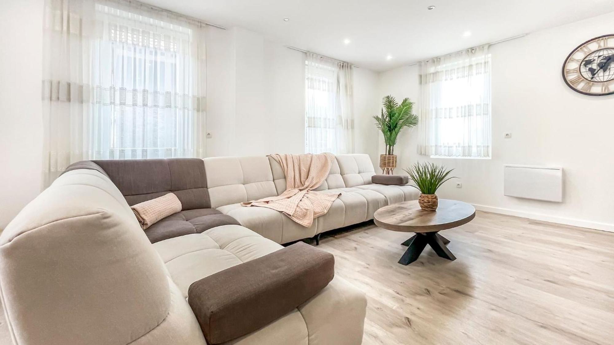 Homey Sakine- Proche Centre- Netflix- Wifi Cluses Εξωτερικό φωτογραφία
